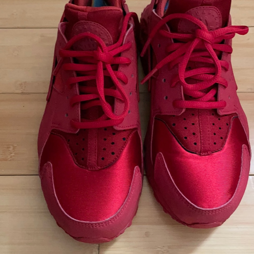 Women Red Hurache